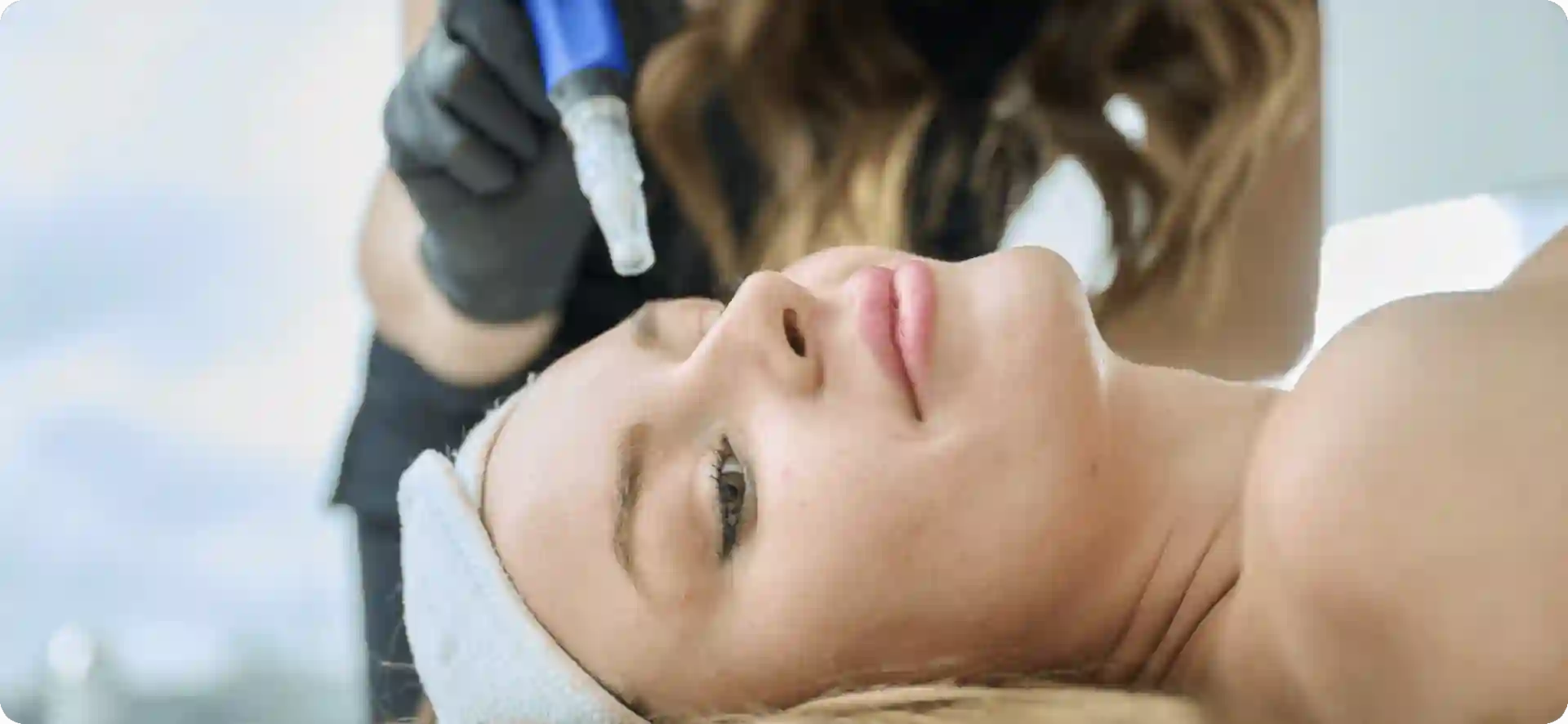 How Do Microneedles Trigger New Collagen and Elastin in Loose Skin Cheshire?